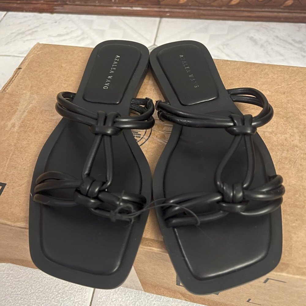 Azalea Wang Stetson Black Strappy Sandals, size 8 -- new
